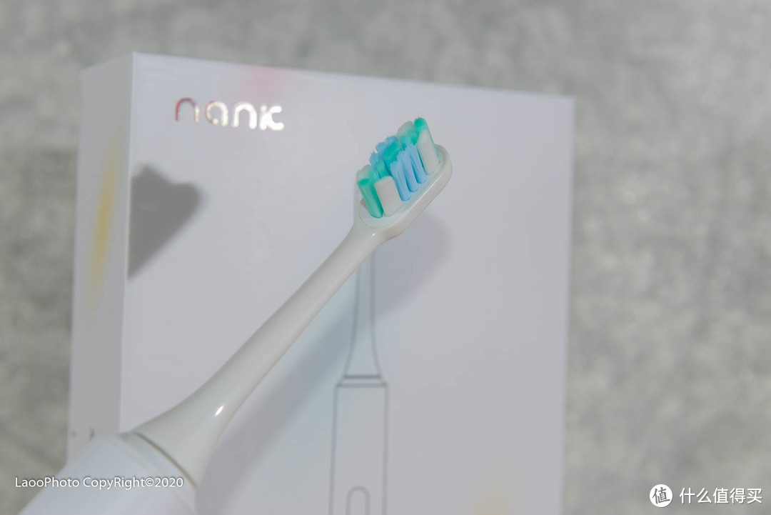 给牙齿以密集的温柔，就用Nank Shiny刷牙