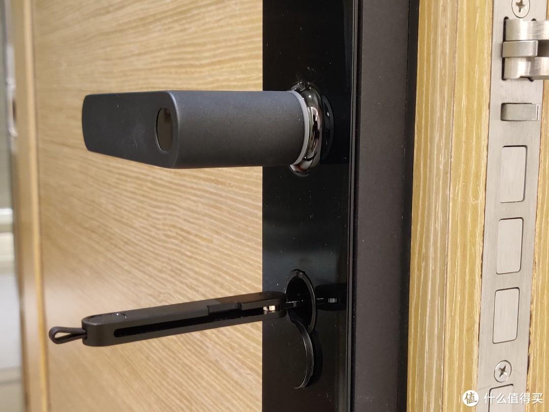 不用再买门铃和摄像头，小米智能门锁Pro实现三个功能