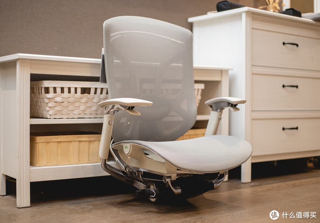 为女朋友打造更舒适的工作环境，Ergoup有谱蝴蝶人体工学椅使用体验