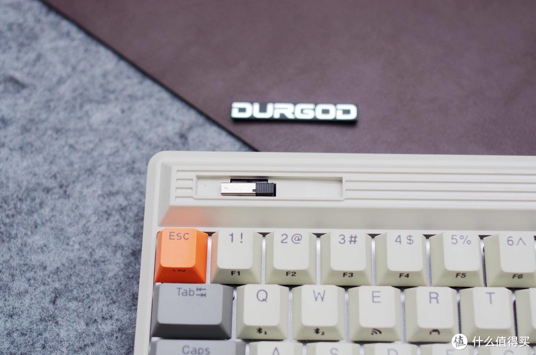 他来自80年代？复古设计风尽吹的杜伽Fusion三模键盘