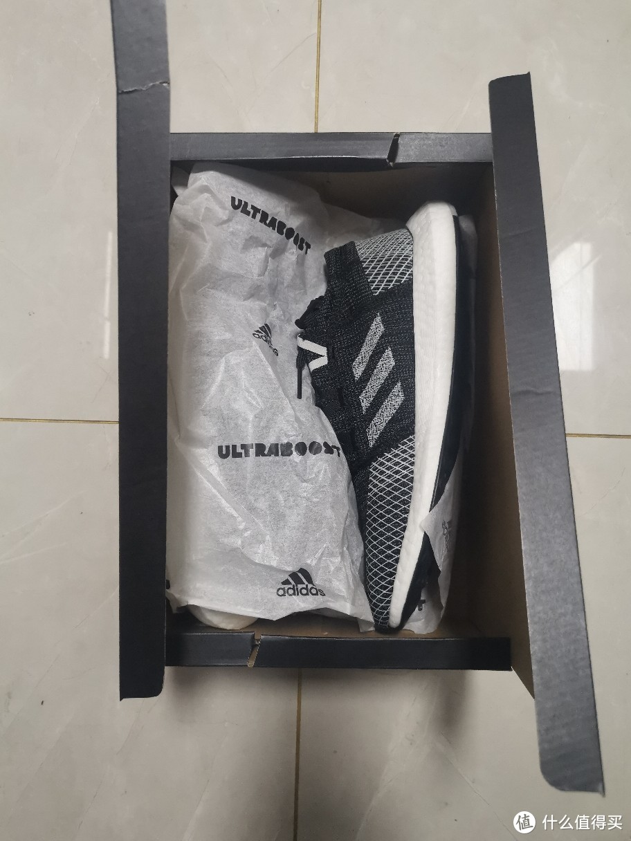 防潮纸上印的ultraboost?？？