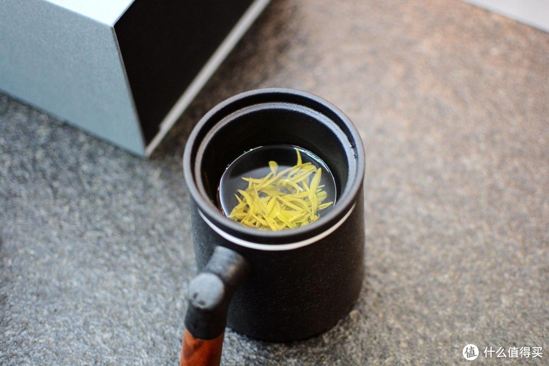从咖啡迷依赖者到品茶的转变：PINZTEA木柄陶瓷泡茶杯，享受泡茶过程