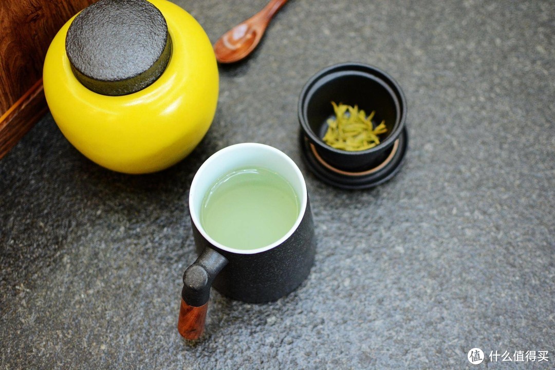 从咖啡迷依赖者到品茶的转变：PINZTEA木柄陶瓷泡茶杯，享受泡茶过程