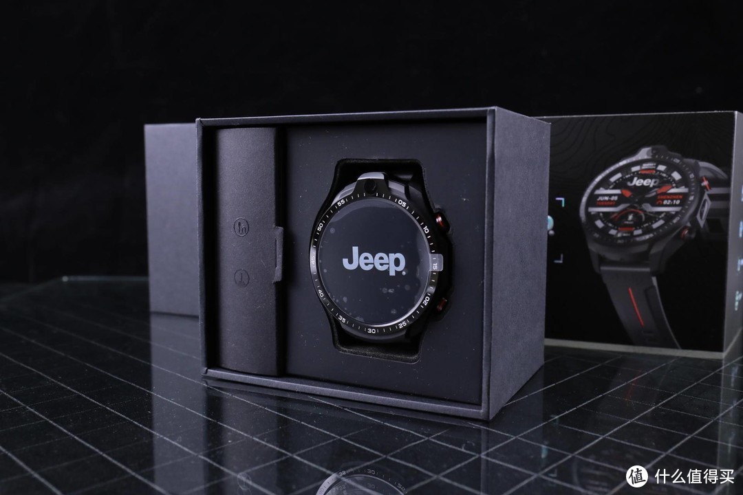 能戴在手腕上的手机——Jeep 黑骑士智能手表