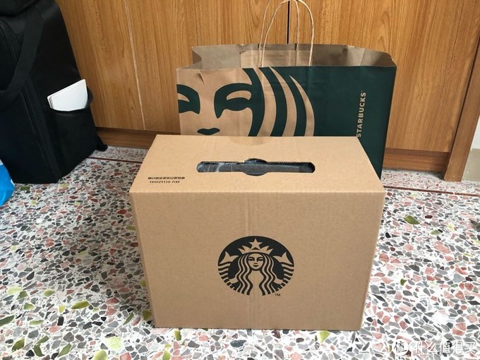 免费领取的starbucksmini旅行箱来啦