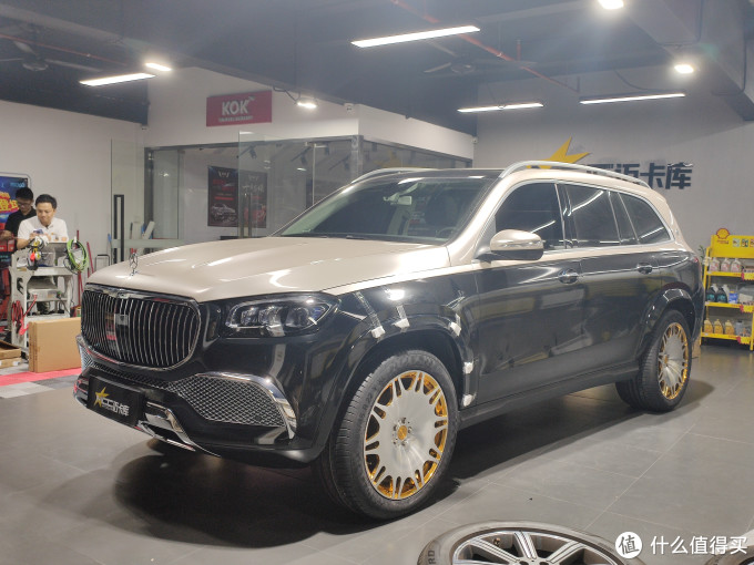 深圳广州奔驰20款gls改迈巴赫包围双拼改色几何大灯