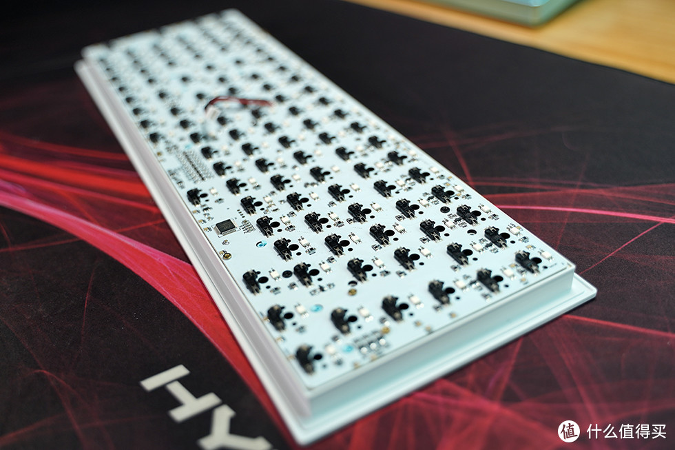 MORGRIE客制化键盘—魔岩雪山白色特别版 + HYPERX RED键轴组装分享