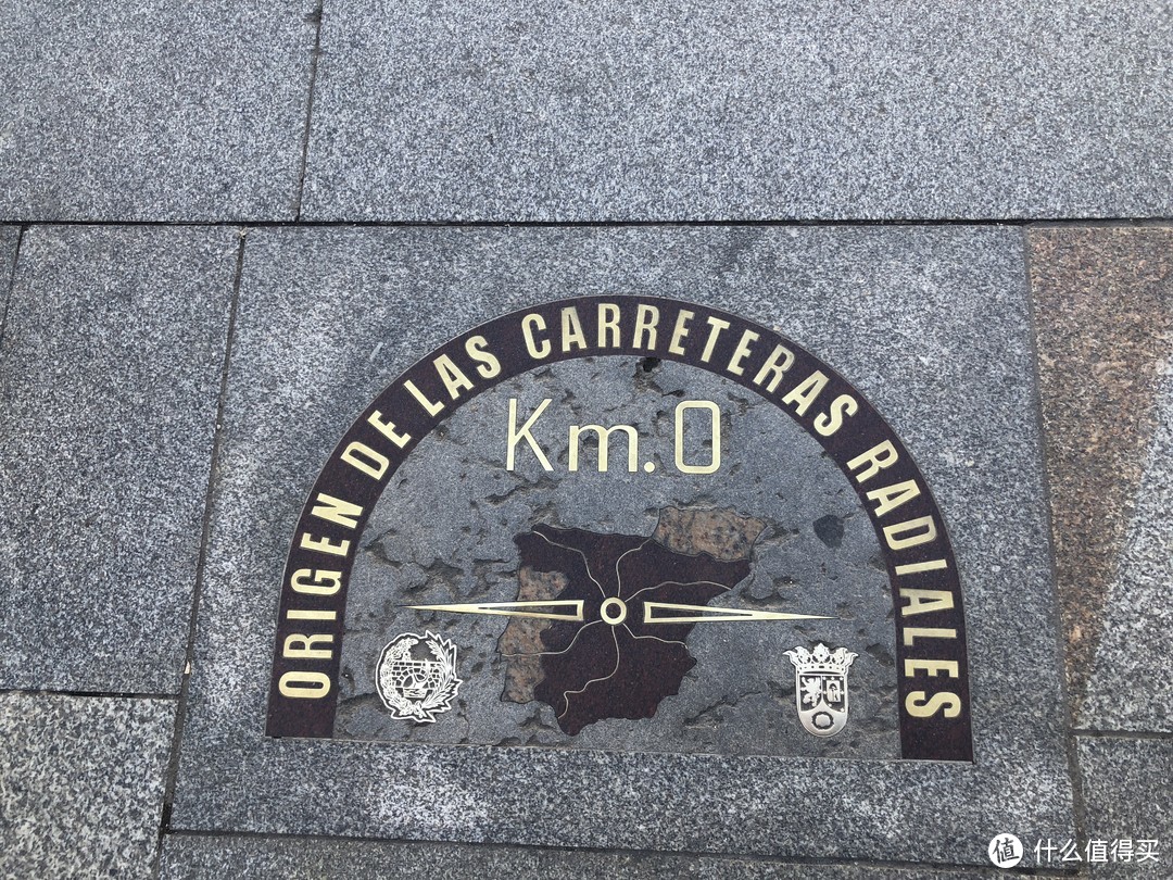 必打卡的地方-太阳门广场是整个西班牙所有公路的零公里起点处