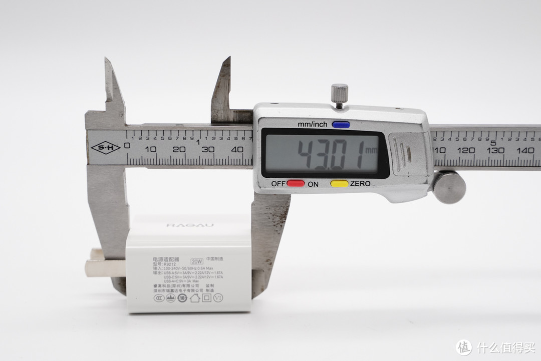 拆解报告：RAGAU睿高1A1C双口20W快充充电器