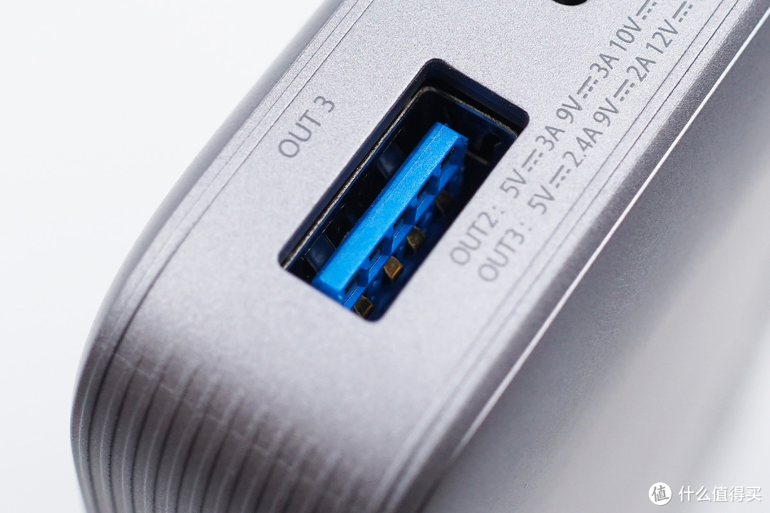 自带HDMI支持4K视频拓展，紫米多功能充电宝深度评测