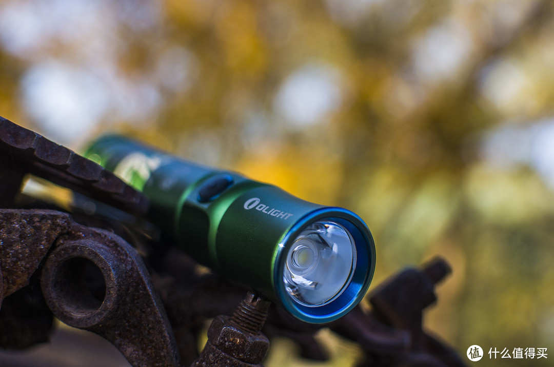 双向快充、国风耀眼：Olight 傲雷限量版竹尊手电