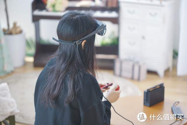 Switch游戏沉浸感新玩法：Dream Glass 4K AR智能眼镜评测体验