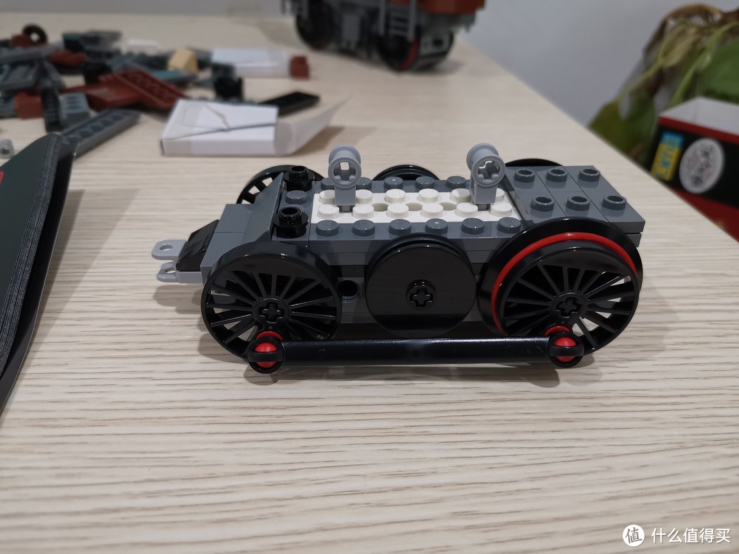 LEGO 10277 时隔7年后的收藏级火车头 鳄鱼火车头