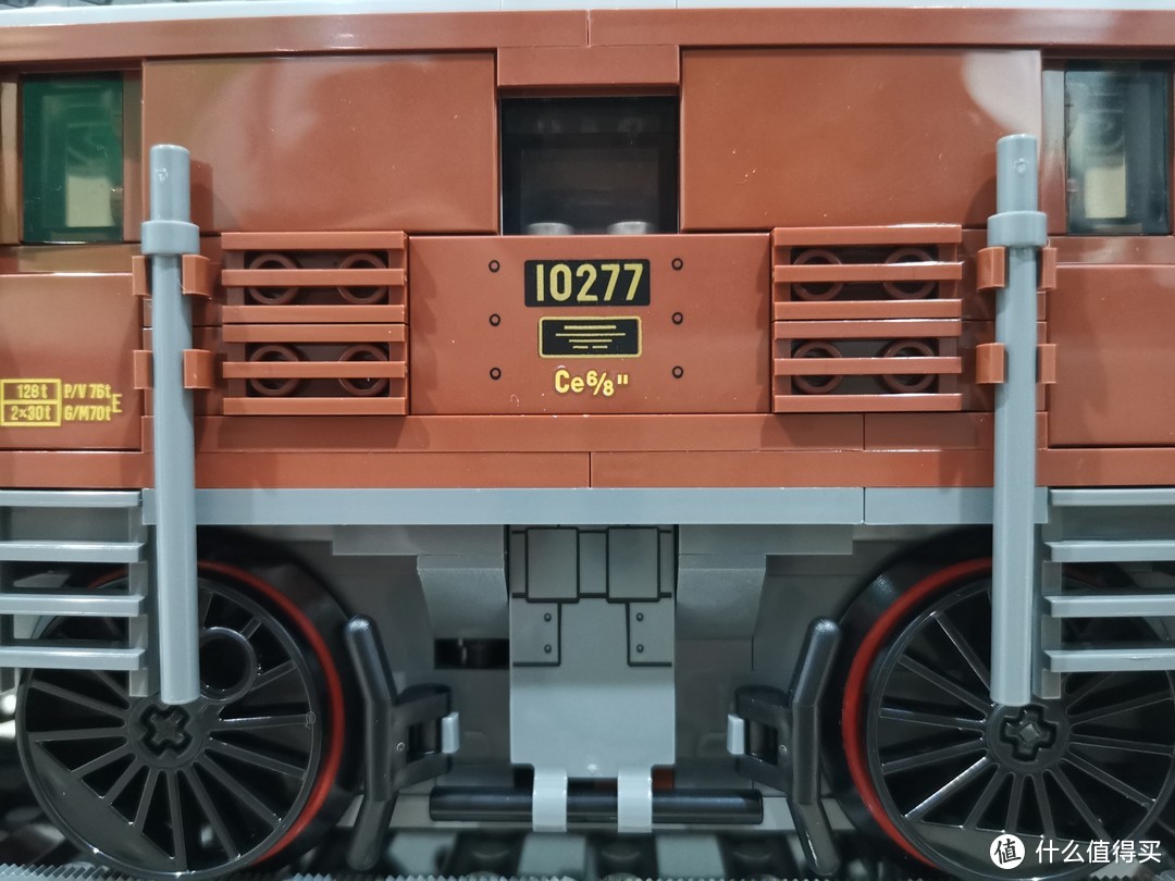 LEGO 10277 时隔7年后的收藏级火车头 鳄鱼火车头