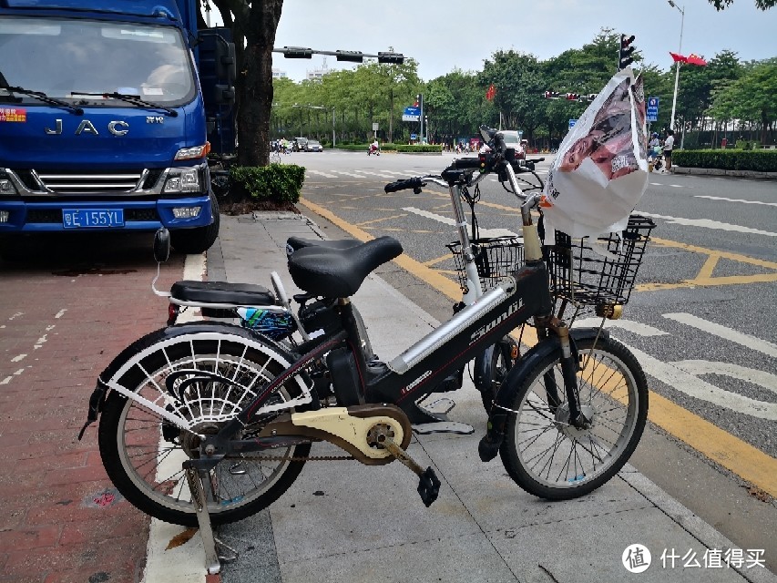 这是陪伴多年的旧车，不舍啊