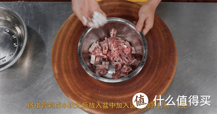 厨师长教你：家常“排骨煲仔饭”的做法，米饭和锅底的锅巴都很香
