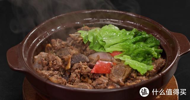 厨师长教你：家常“排骨煲仔饭”的做法，米饭和锅底的锅巴都很香