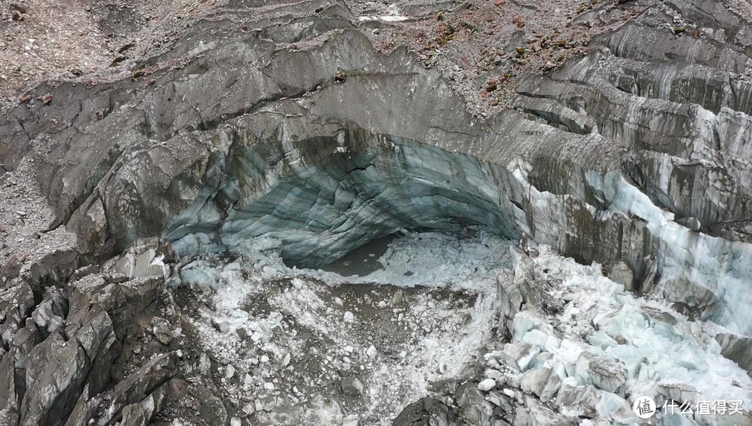 无人机俯拍冰川