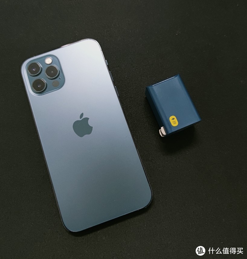 iPhone用户专属掌中解压神器——JSAUX几硕20W PD充电器