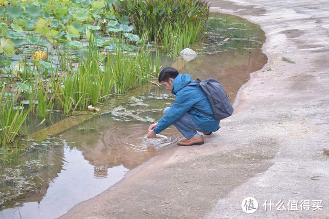 防水透气耐磨，自在而行户外必备，诺诗兰雨影冲锋衣上手