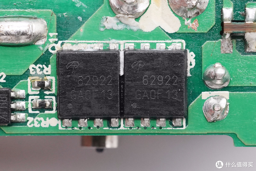 拆解报告：联想90W双USB-C口氮化镓快充充电器