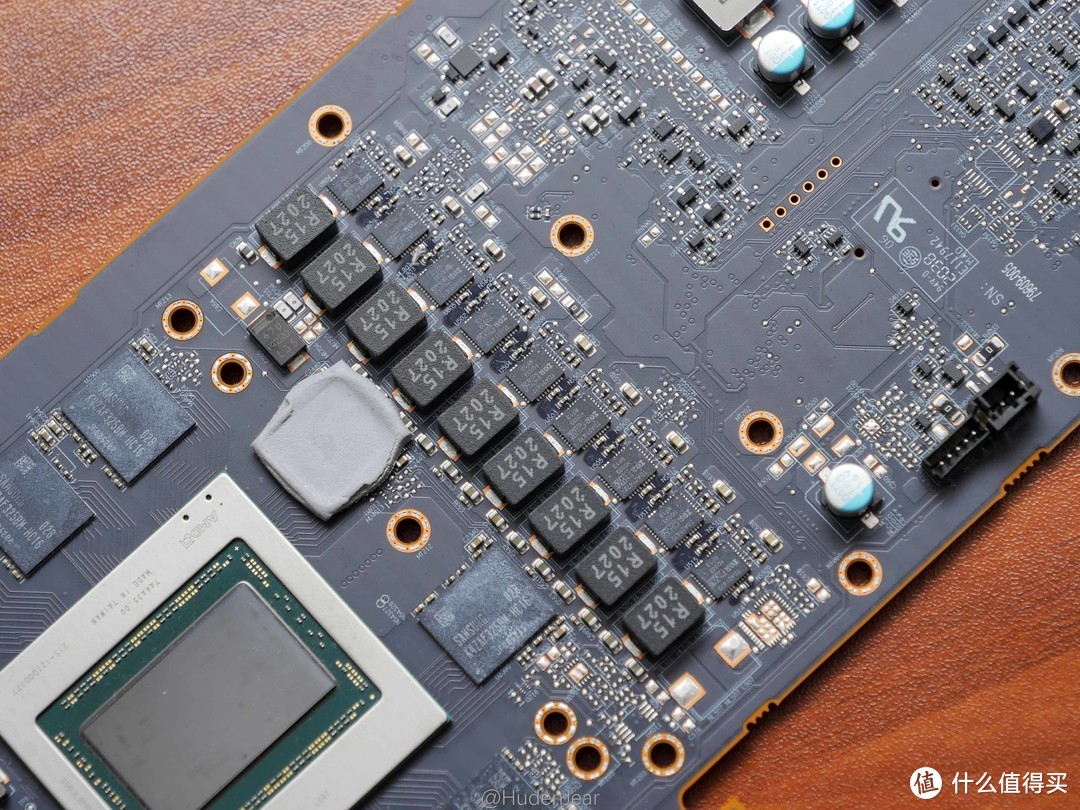 红色反击！AMD RX6800XT 16GB显卡首发拆解测评