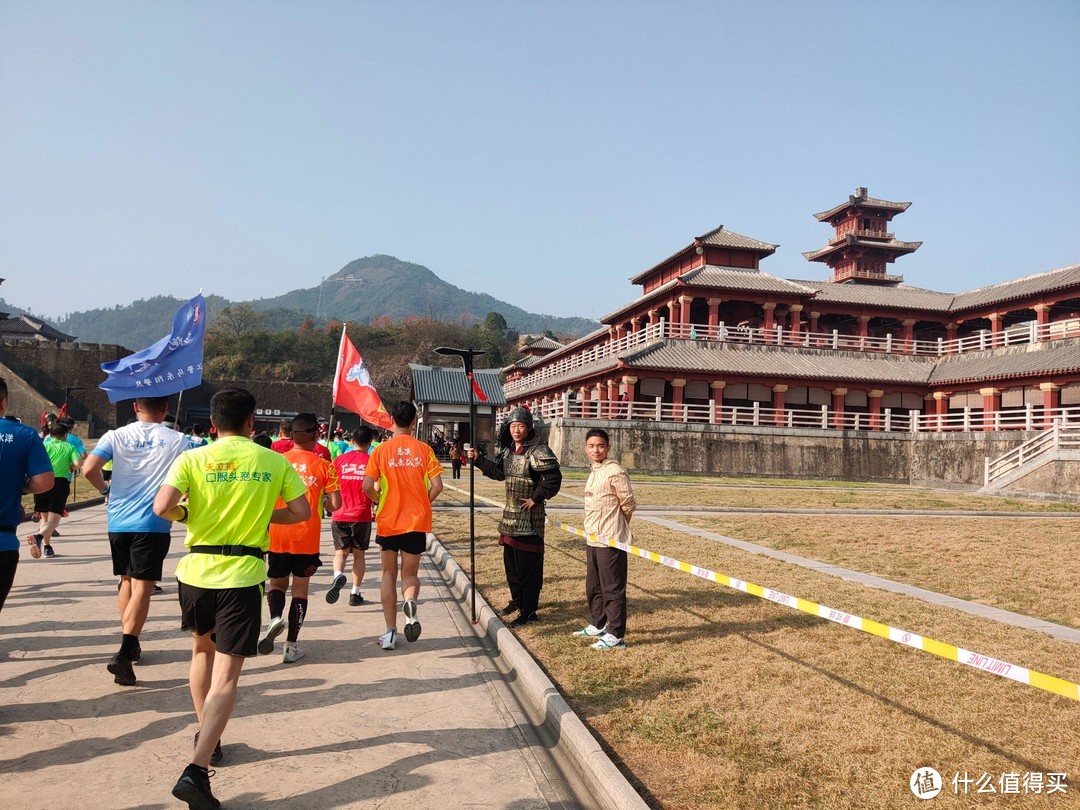 跑进电影，穿越历史，2020年的第一个全马——7k字120图超详实横店马拉松赛记