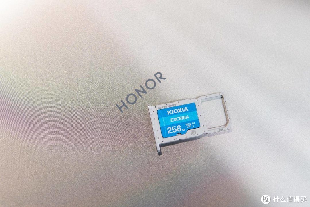 平板内存吃紧？超值扩容 铠侠microSD卡高速读取给你额外存储空间