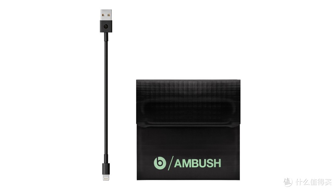 Beats 联合日本潮牌 AMBUSH 推出夜光版 Powerbeats 蓝牙耳机