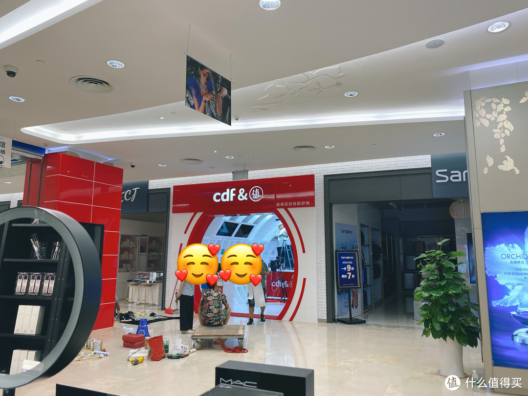 你好！我们是专注免税一百年的cdf值选店！