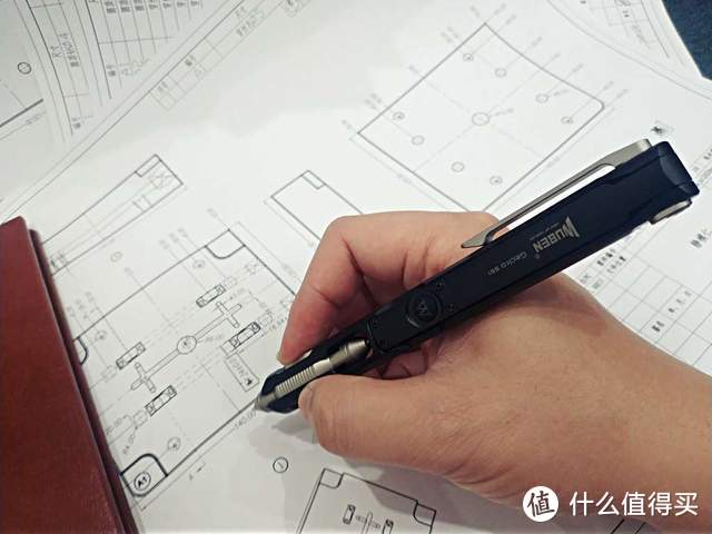 不能书写流畅的手电不是好破窗器：务本E61小壁虎多功能战术笔