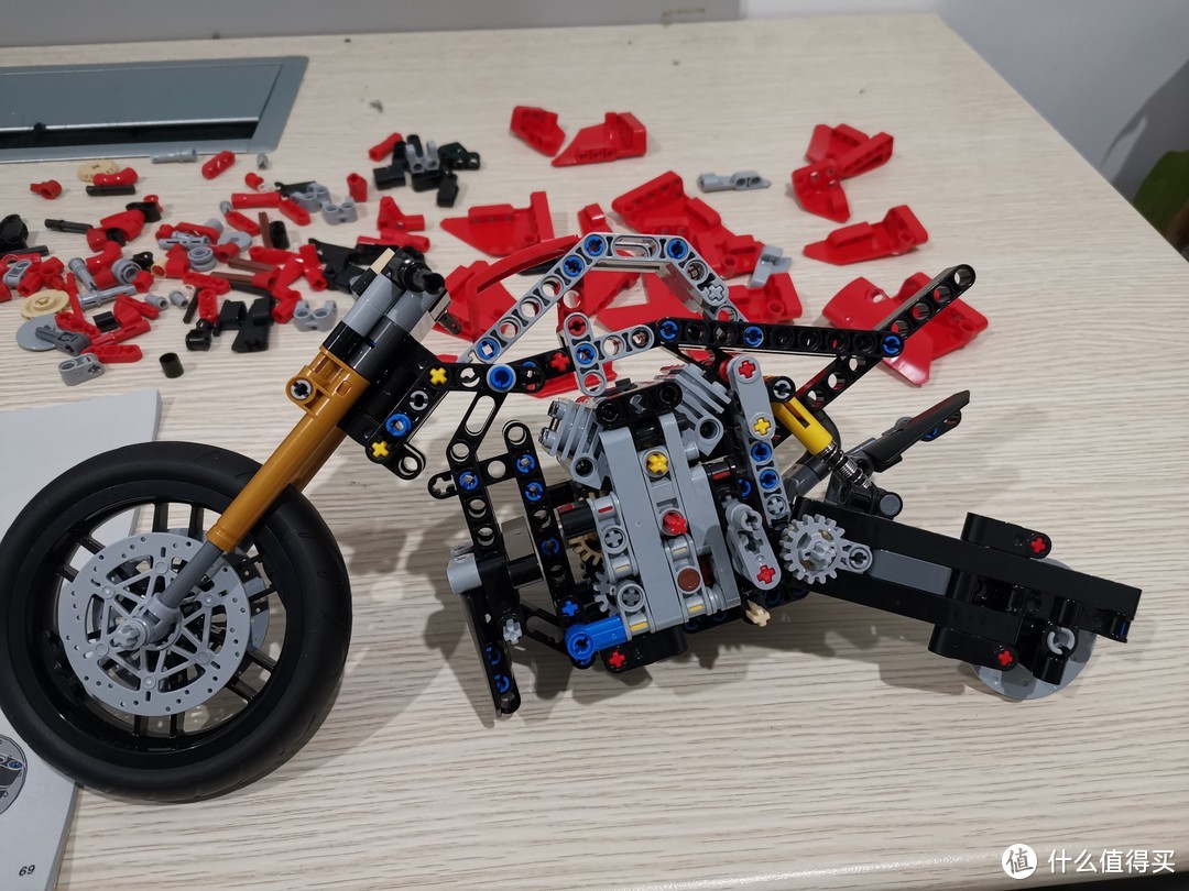 LEGO 机械组系列 42107杜卡迪 Panigale V4 R评测