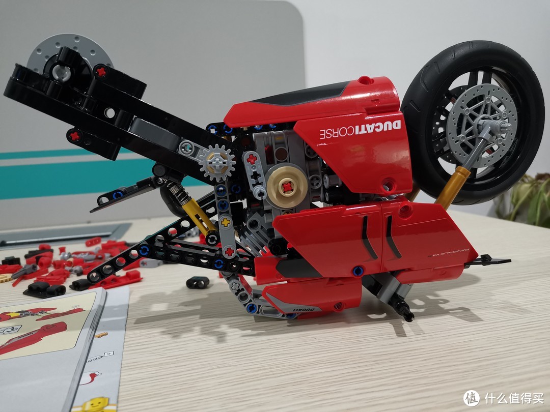 LEGO 机械组系列 42107杜卡迪 Panigale V4 R评测