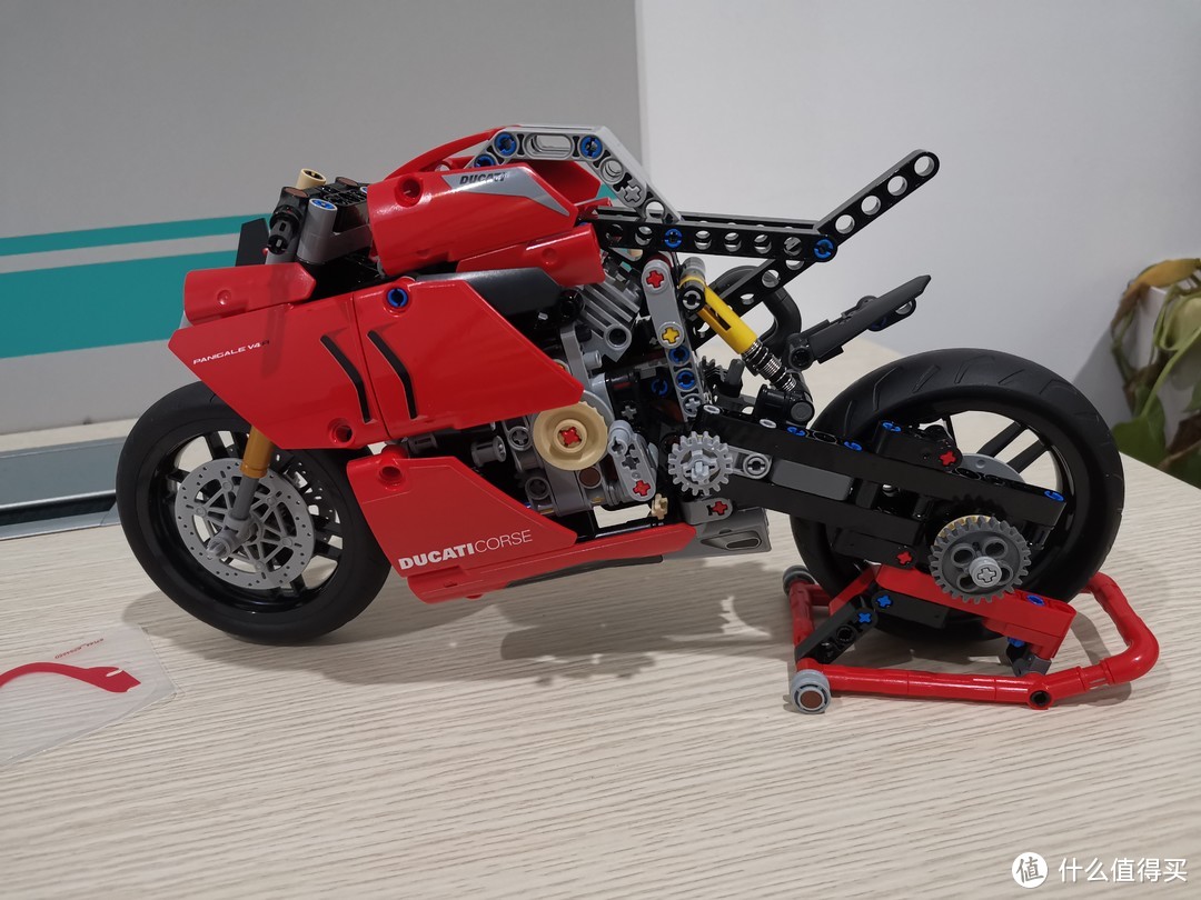 LEGO 机械组系列 42107杜卡迪 Panigale V4 R评测