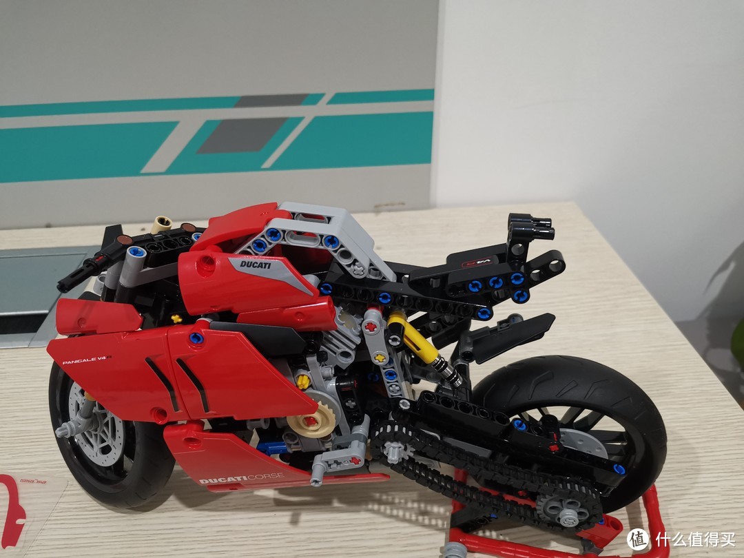 LEGO 机械组系列 42107杜卡迪 Panigale V4 R评测