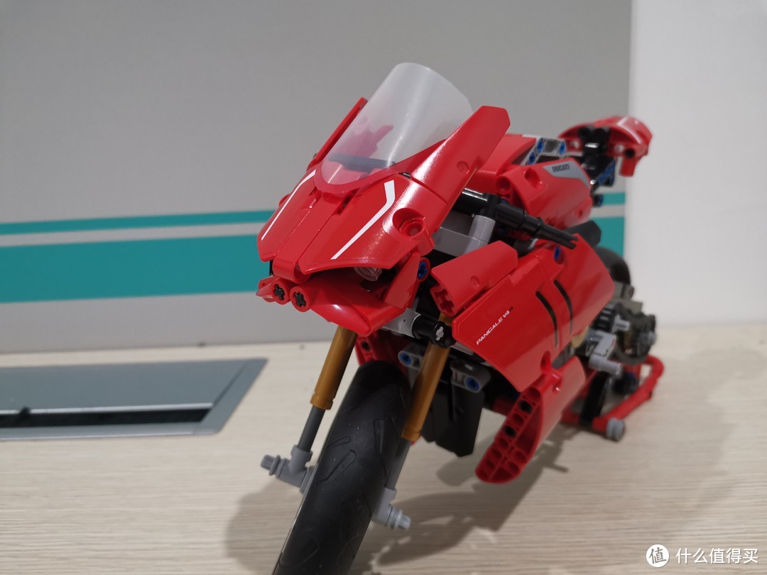 LEGO 机械组系列 42107杜卡迪 Panigale V4 R评测