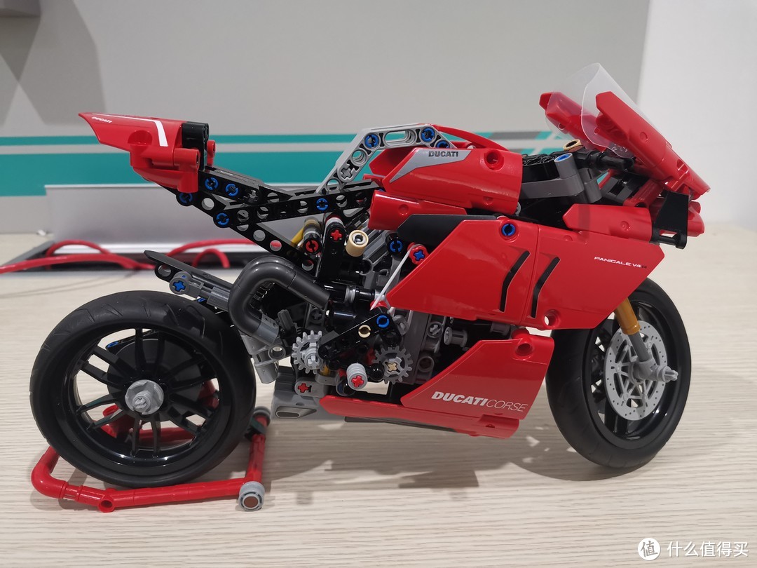 LEGO 机械组系列 42107杜卡迪 Panigale V4 R评测