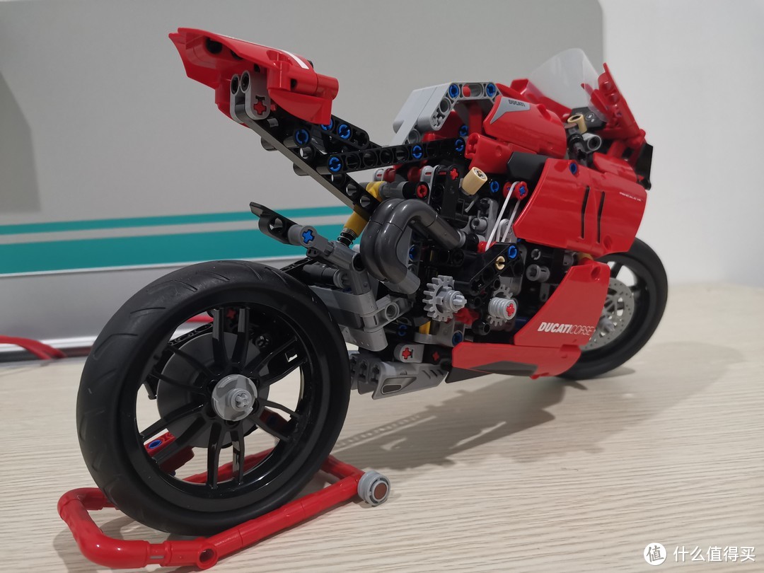 LEGO 机械组系列 42107杜卡迪 Panigale V4 R评测