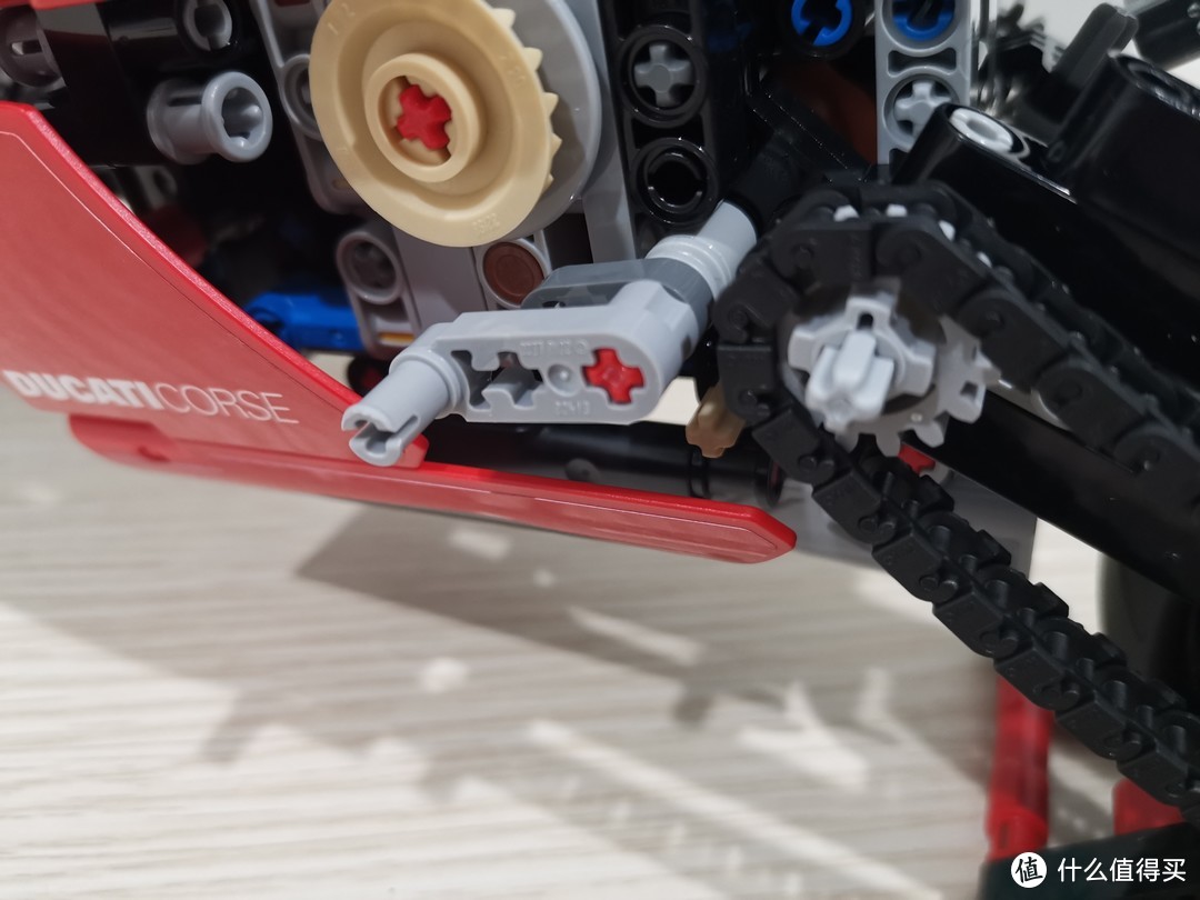 LEGO 机械组系列 42107杜卡迪 Panigale V4 R评测