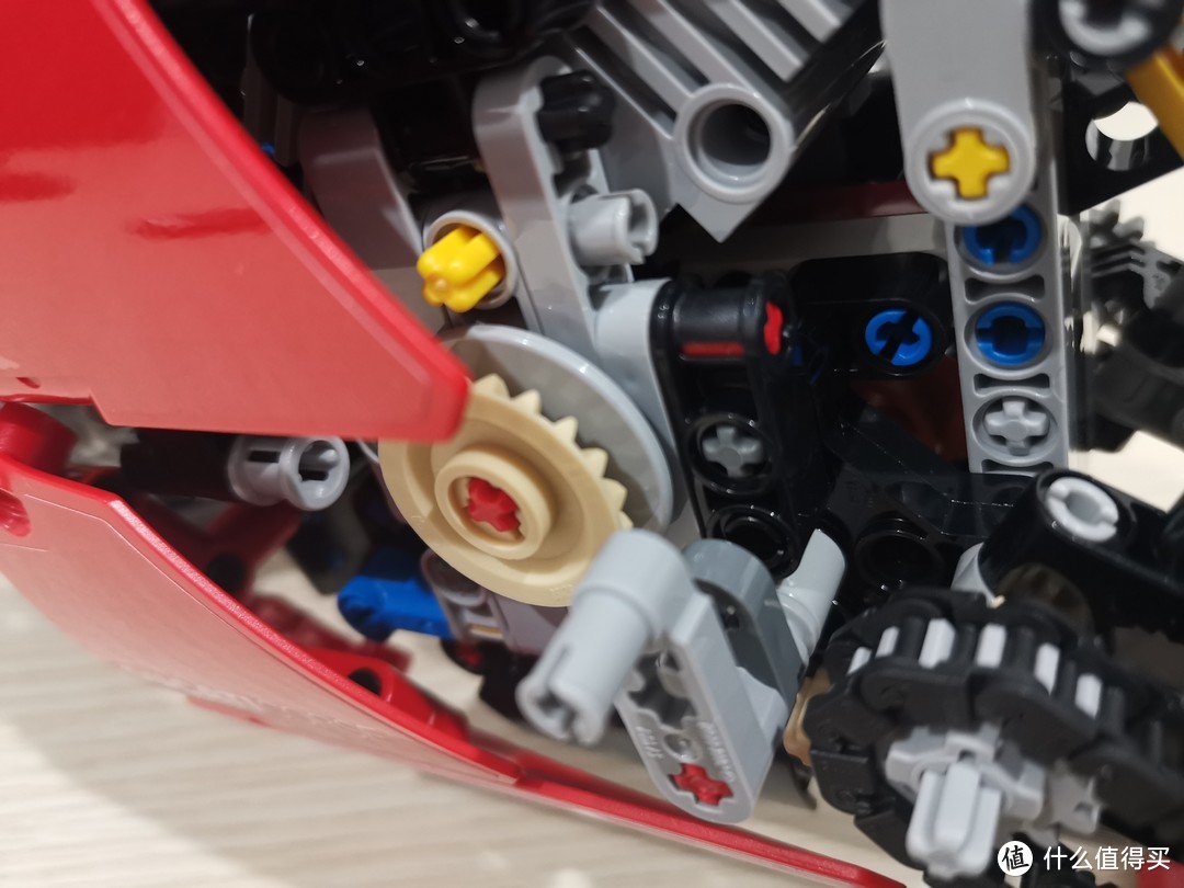 LEGO 机械组系列 42107杜卡迪 Panigale V4 R评测