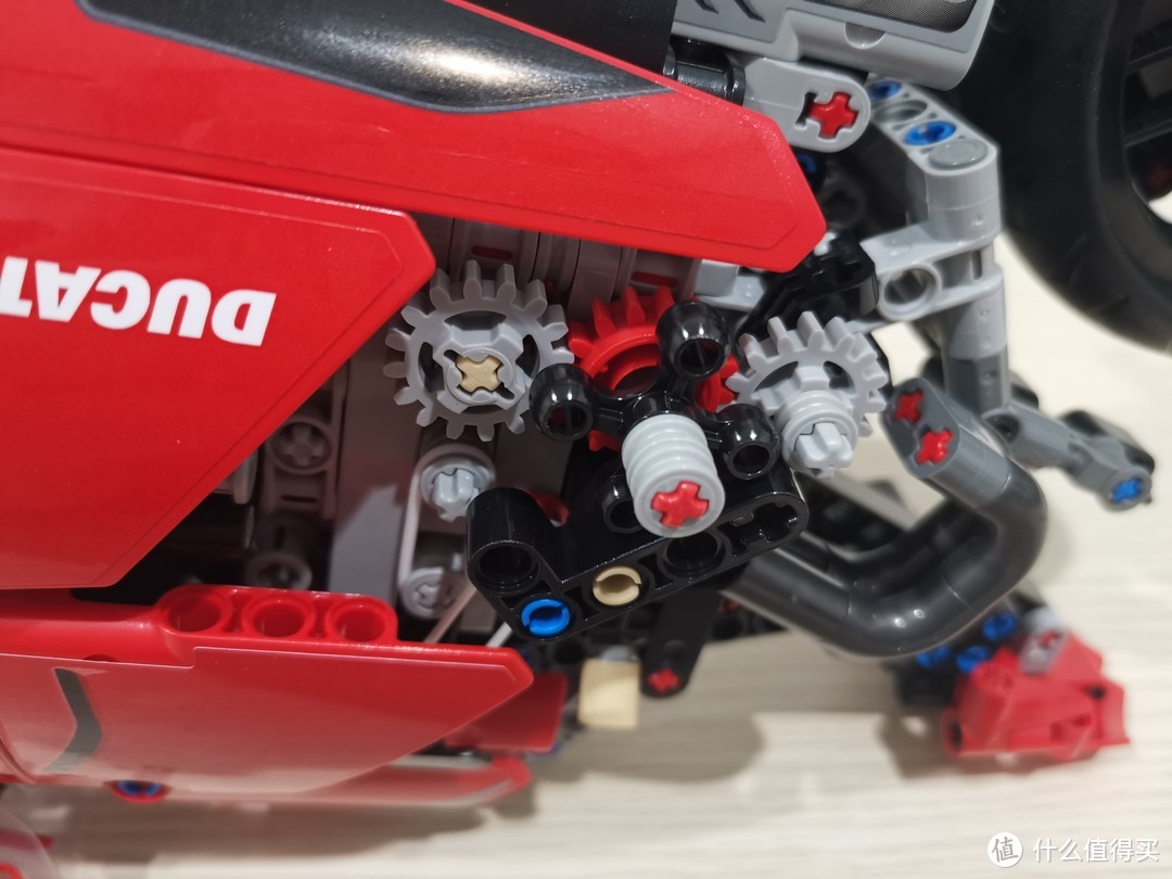 LEGO 机械组系列 42107杜卡迪 Panigale V4 R评测