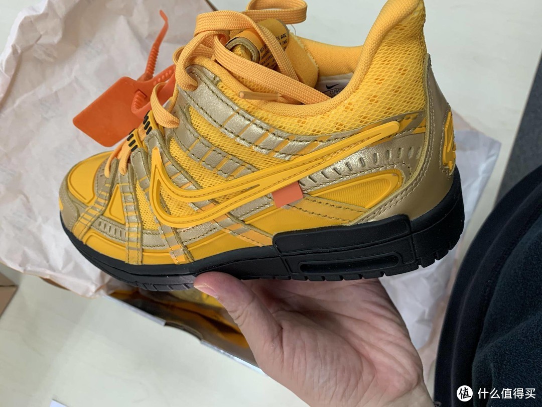 复古风格体现， OFF-WHITE x Nike Air Rubber Dunk