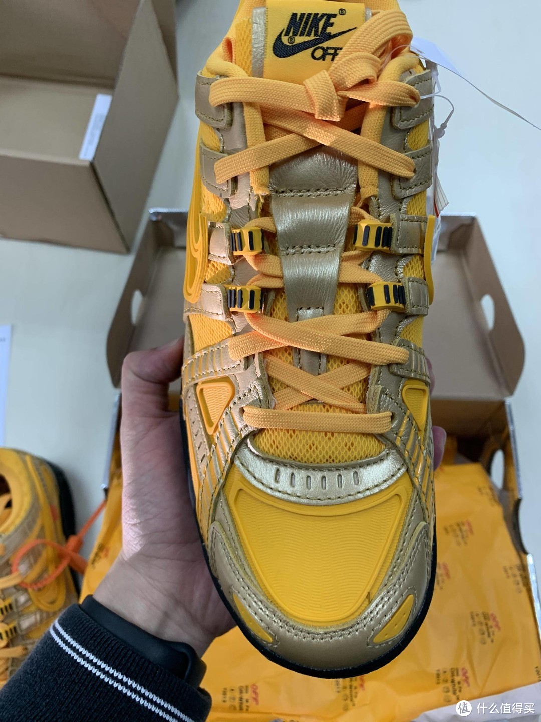 复古风格体现， OFF-WHITE x Nike Air Rubber Dunk