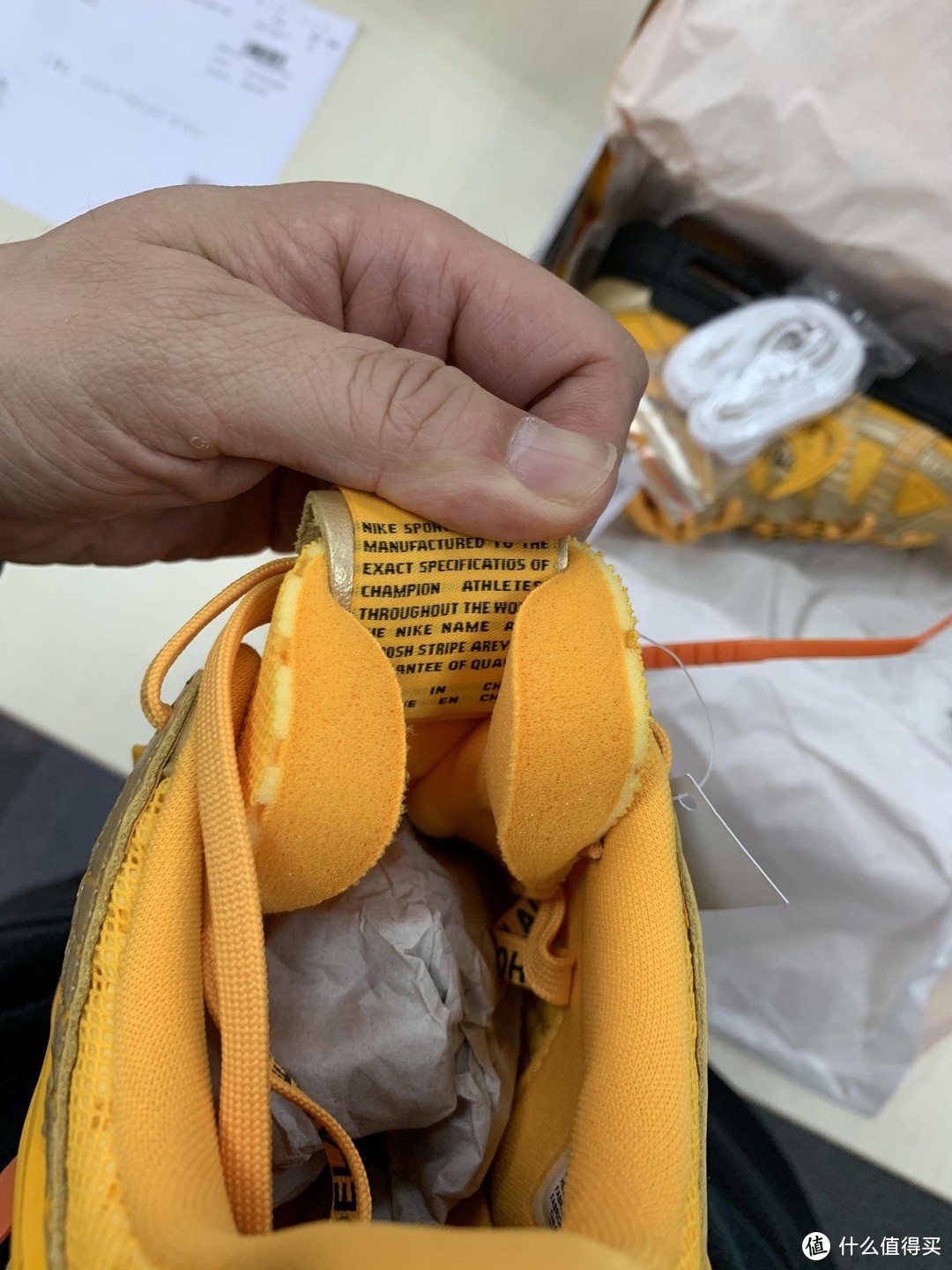 复古风格体现， OFF-WHITE x Nike Air Rubber Dunk