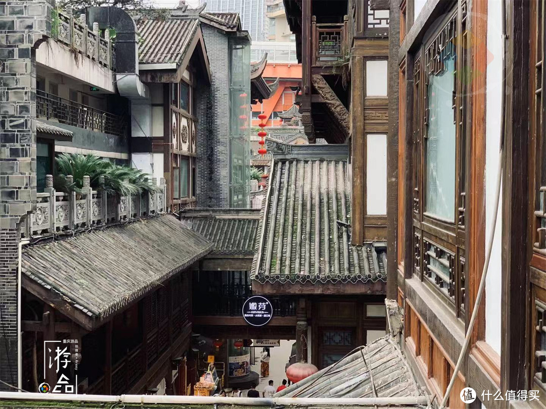重庆网红景点洪崖洞，建在悬崖上的11层迷宫，每一楼都有些什么？