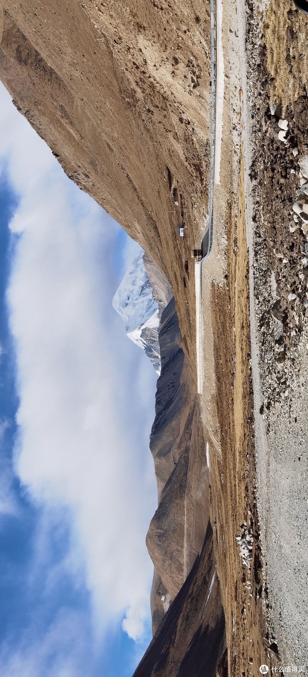 景区门口，对面的雪山🏔️