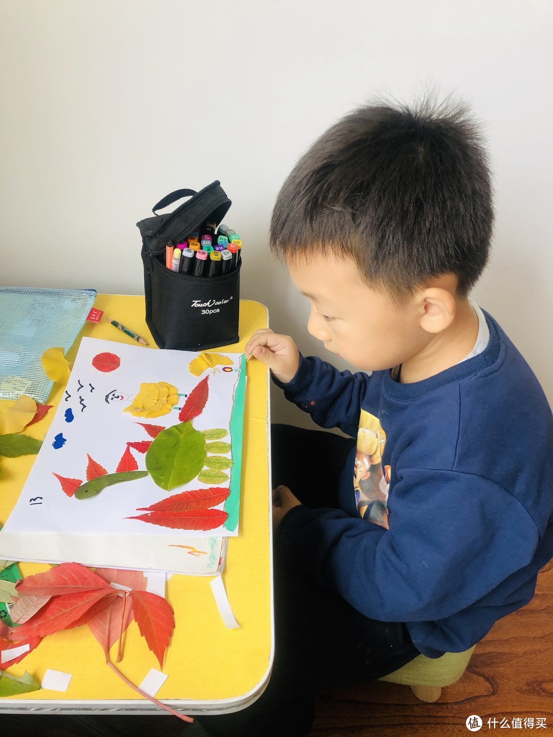 幼儿园秋冬作业必选——树叶粘画，你陪孩子做了吗