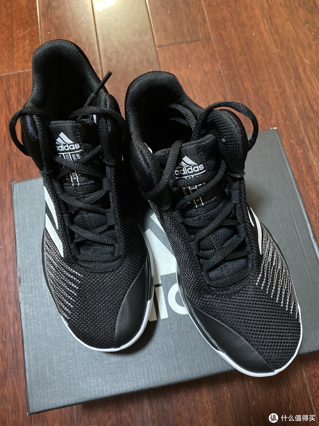 耐脏实惠的adidas pro spark篮球鞋