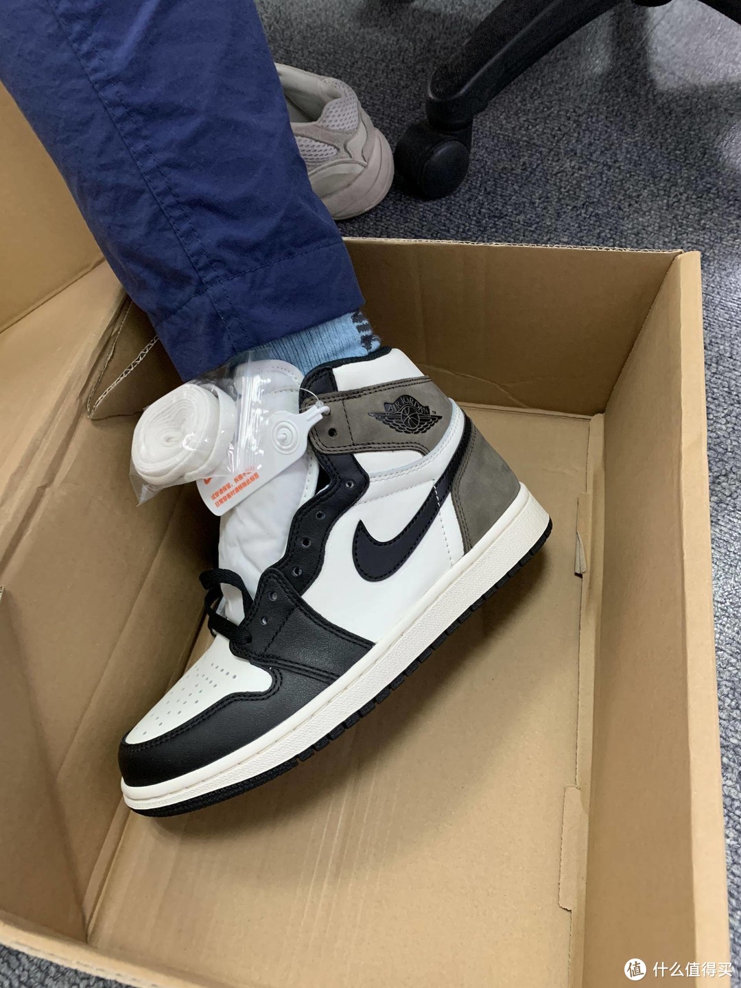 入手小倒钩， Air Jordan 1 “Dark Mocha” 