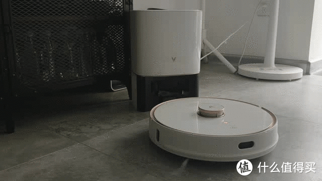进击的自动集尘扫地机器人扫拖一体机： 云米VXVC12